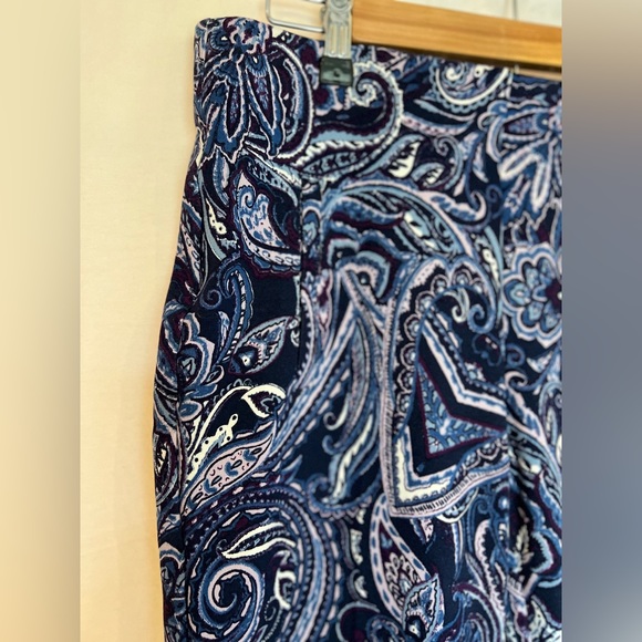 NWT Chico's navy medallion ankle pant, size 0R (US size 4) - Picture 3 of 3